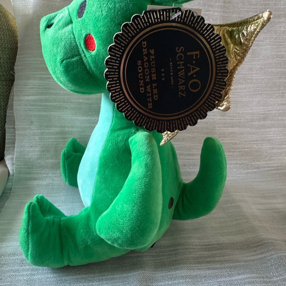 FAO Schwarz Dragon LED Light Up & Sound Plush Toy NEW requires batteries - Picture 6 of 11